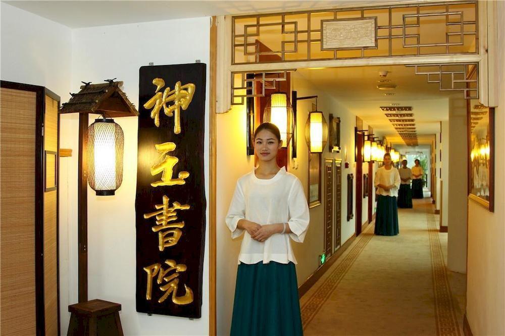 Yunnan Dianchi Garden Resort Hotel & Spa Kunming Bagian luar foto