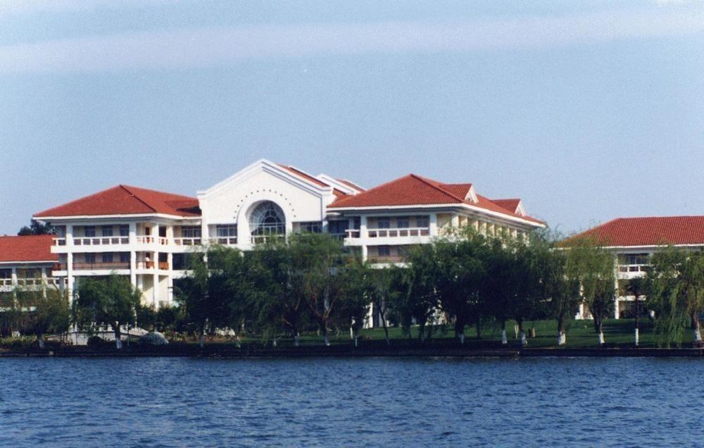 Yunnan Dianchi Garden Resort Hotel & Spa Kunming Bagian luar foto