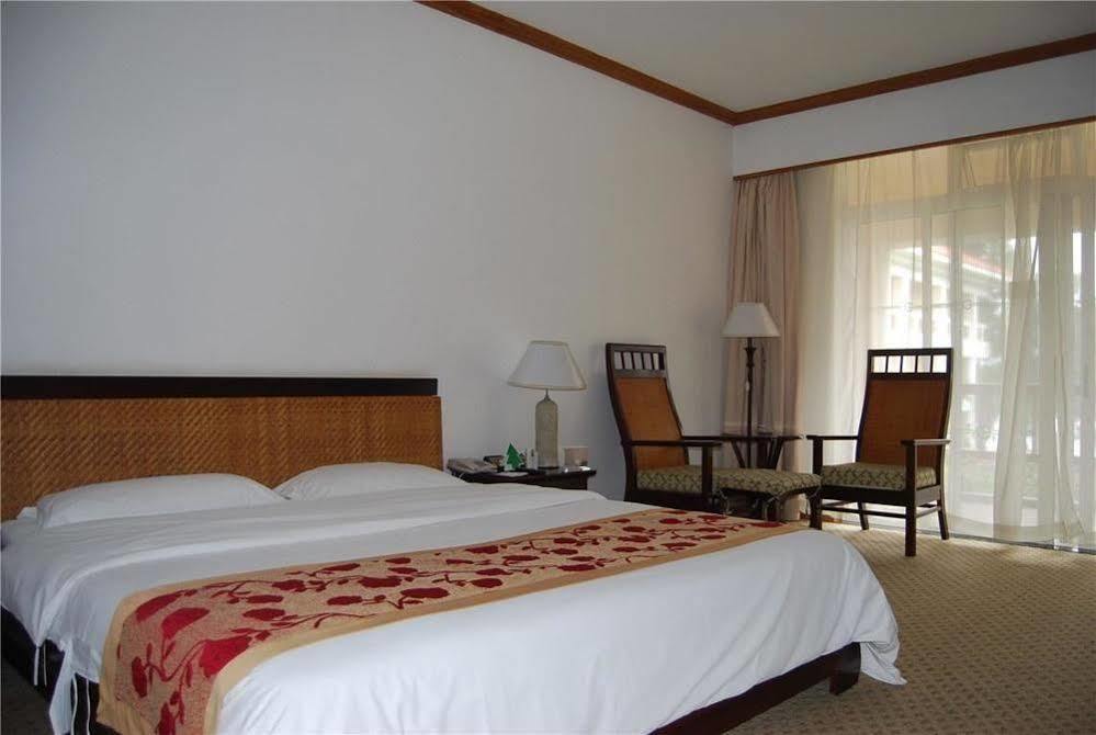 Yunnan Dianchi Garden Resort Hotel & Spa Kunming Bagian luar foto